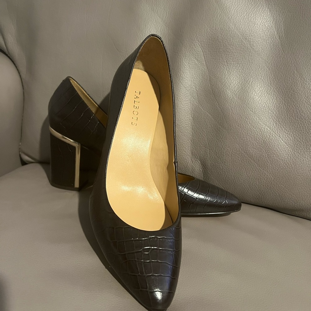 Talbots Classic -Pump Block Heels. Dark Chocolate/Brown. Size 10M. NWOT Tags.